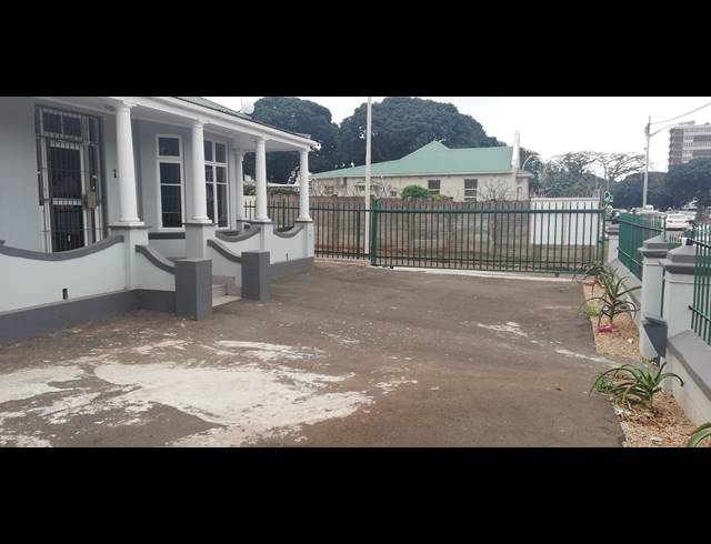 200M² OFFICE FOR SALE IN GLENWOOD